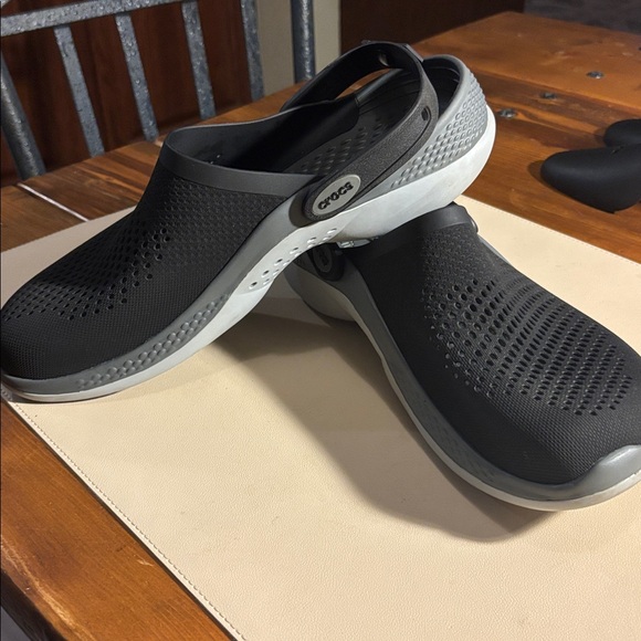 CROCS Lite Ride Men's Black Clog with Gray Trim - Picture 2 of 9